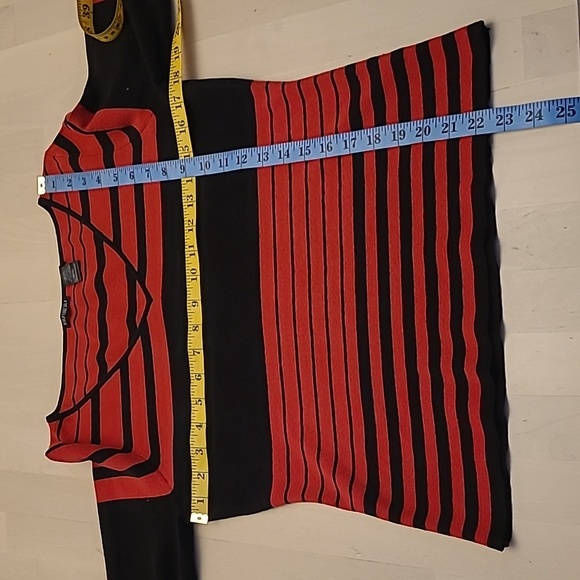 LIKE NEW Y2K Sculpture Silk Red and Black Striped V-neck Sweater - Picture 5 of 11